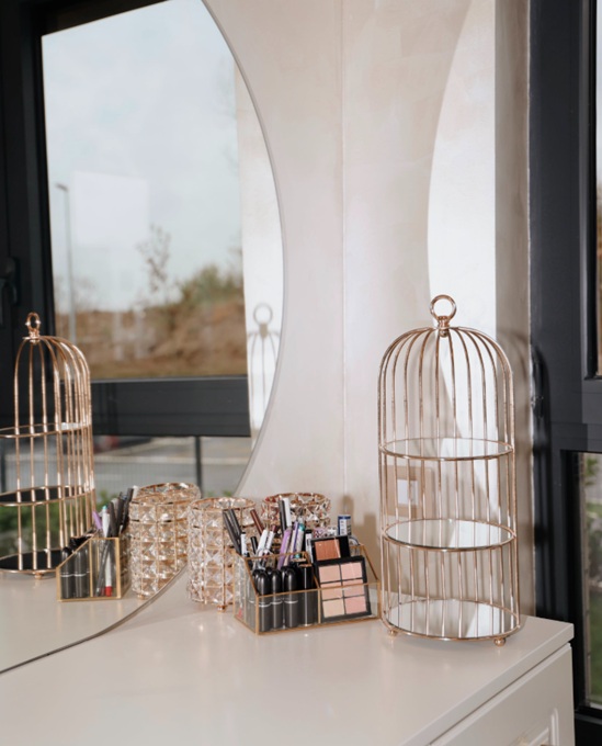 Enterijer i toaletni sto salona Beauty Ambassade, Beograd